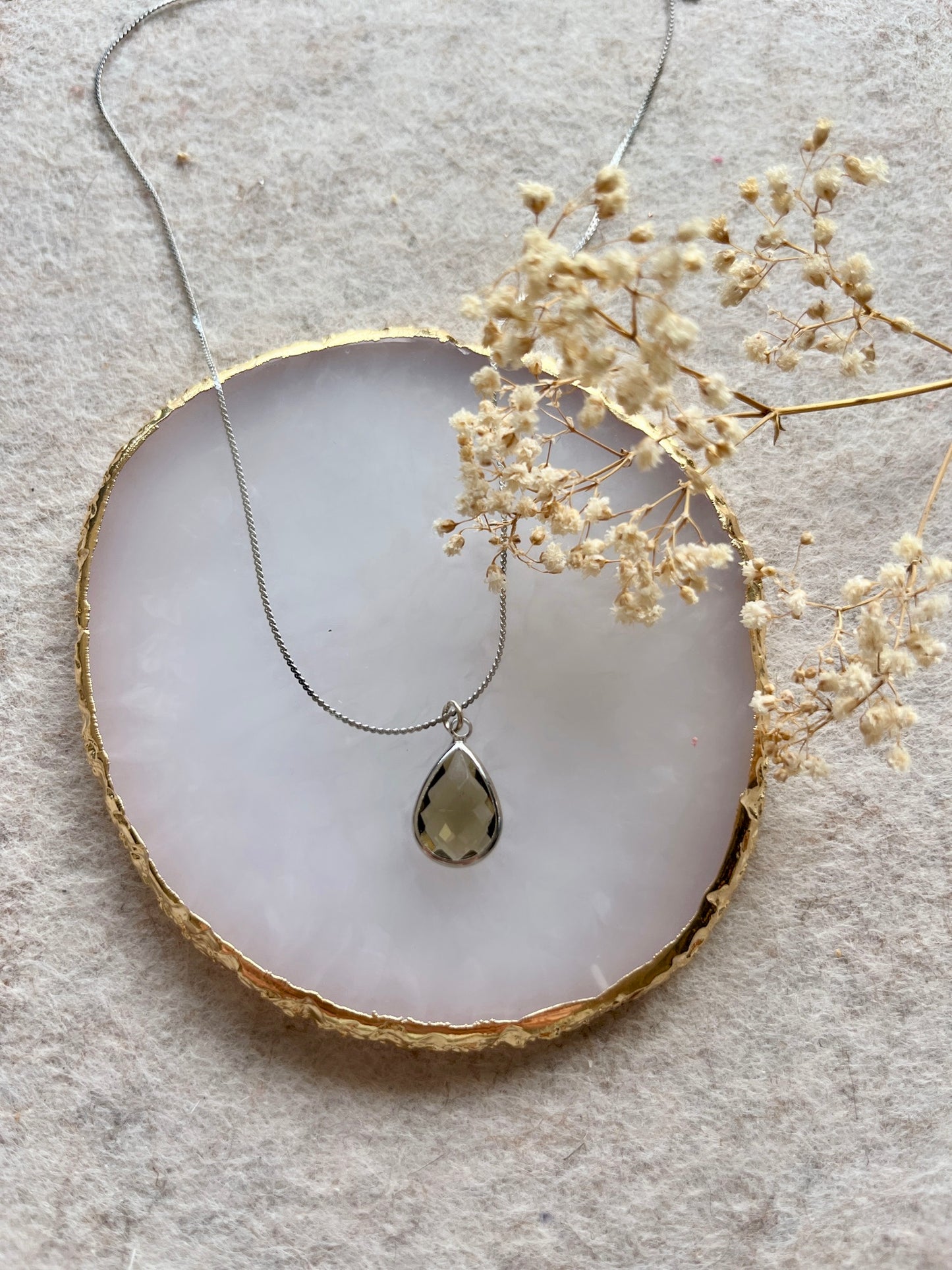 Elegant Brown neckless silver