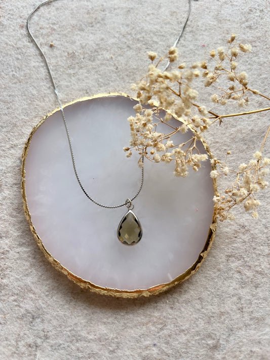 Elegant Brown neckless silver